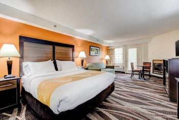 Room, 1 King Bed, Non Smoking, Mountain View (with Balcony)