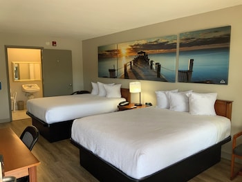 Room, 2 Queen Beds, Accessible, Bathtub (Mobility/Hearing, Grab bars)