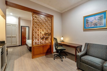 Suite, 1 King Bed, Non Smoking