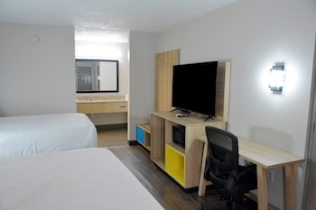 Room, 1 King Bed, Accessible, Smoking