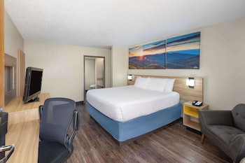 Room, 1 King Bed, Accessible, Smoking