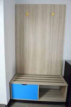 Room, 1 King Bed, Accessible, Smoking