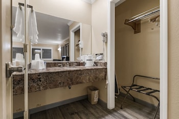 Studio Suite, 1 King Bed, Non Smoking, Balcony