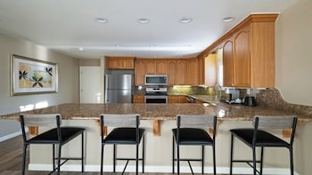 Executive Studio Suite, 1 King Bed, Non Smoking, Kitchen