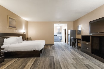 Suite, 1 King Bed, Non Smoking, Kitchenette