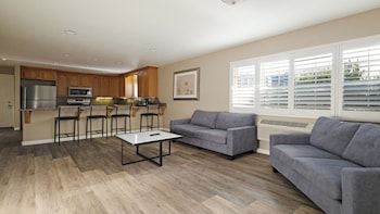 Executive Studio Suite, 1 King Bed, Non Smoking, Kitchen