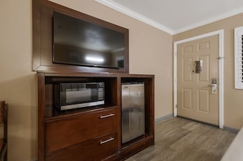 Standard Room, 2 Queen Beds, Non Smoking