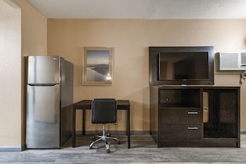 Suite, 1 King Bed, Non Smoking, Kitchenette