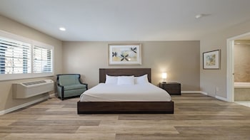Executive Studio Suite, 1 King Bed, Non Smoking, Jetted Tub
