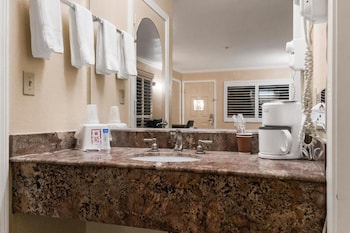 Studio Suite, 1 King Bed, Non Smoking, Balcony