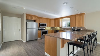Executive Studio Suite, 1 King Bed, Non Smoking, Kitchen