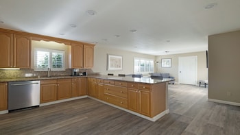 Executive Studio Suite, 1 King Bed, Non Smoking, Kitchen