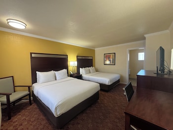 Standard Room, 2 Double Beds, Non Smoking