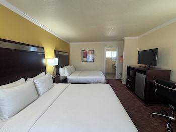 Standard Room, 2 Double Beds, Non Smoking