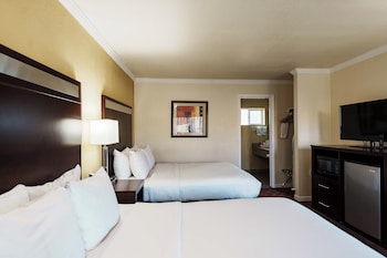 Suite, 2 Queen Beds, Non Smoking