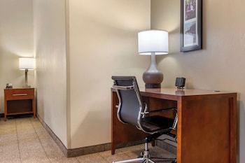 Suite, 1 King Bed with Sofa bed, Non Smoking (Upgrade)