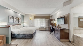 Suite, 1 King Bed with Sofa bed, Non Smoking, Hot Tub