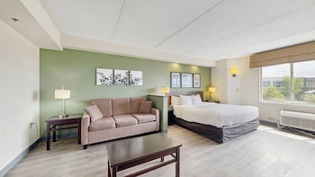 Suite, 1 King Bed with Sofa bed, Non Smoking