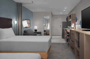 Studio, 2 Queen Beds, Accessible, Bathtub (Mobility & Hearing, Balcony)