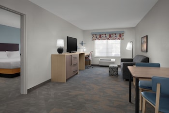 Suite, 1 King Bed, Accessible (Roll-In Shower)