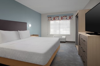 Suite, 1 King Bed, Accessible (Roll-In Shower)