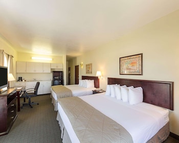 Suite, 2 Queen Beds, Non Smoking