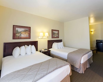 Suite, 2 Queen Beds, Non Smoking