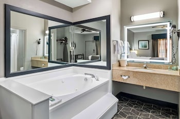 Standard Room, 1 King Bed, Non Smoking, Jetted Tub