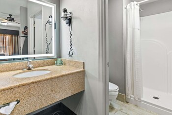 Standard Room, 1 King Bed, Non Smoking, Jetted Tub