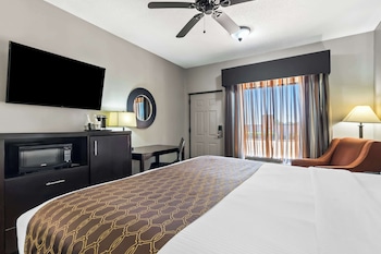 Standard Room, 1 King Bed, Non Smoking, Refrigerator & Microwave