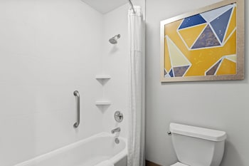 Room, 2 Queen Beds, Accessible, Non Smoking