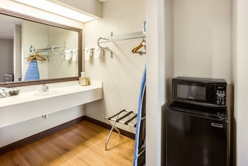 Deluxe Room, 2 Queen Beds, Accessible, Non Smoking
