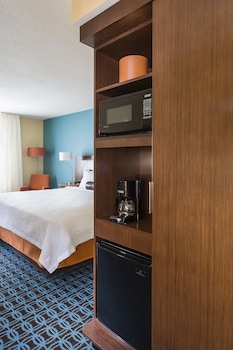 Room, 1 King Bed (Mobility/Hearing Access, Roll-In Shwr)