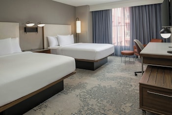 Room, 2 Queen Beds (Mobility Accessible, Tub)