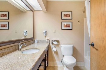 Room, 2 Queen Beds, Non Smoking, Poolside