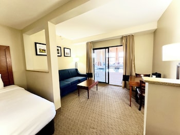 Room, 2 Queen Beds, Non Smoking, Poolside