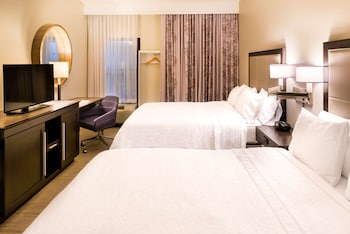 Room, 2 Queen Beds, Accessible, Bathtub (Bathtub)