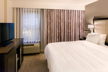 Suite, 1 King Bed, Accessible, Non Smoking
