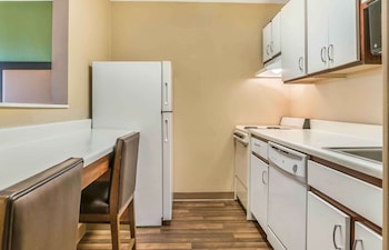 Deluxe Studio, 1 Queen Bed with Sofa bed, Non Smoking