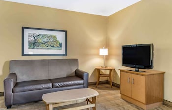 Deluxe Studio, 1 Queen Bed with Sofa bed, Non Smoking