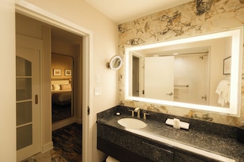 Premium Room, 1 King Bed, Non Smoking "Newly Renovated"