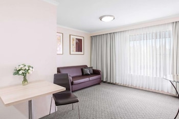 Executive Suite, 1 Queen Bed, Non Smoking (Larger Room;Quiet Location)