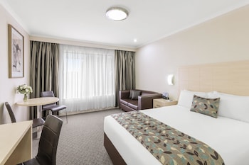 Deluxe Room, 1 Queen Bed, Non Smoking