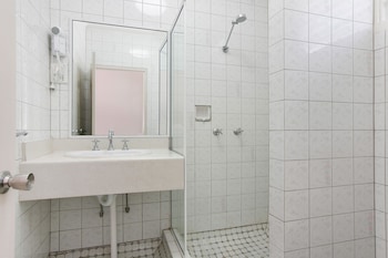 Standard Room, 1 Queen Bed