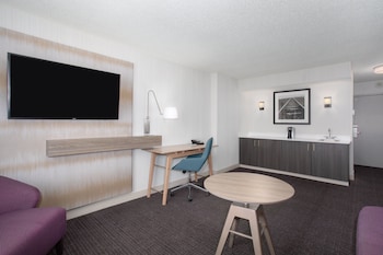 Suite, 1 Bedroom, City View (High Floor)