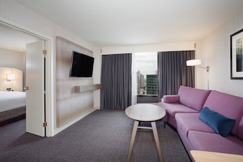 Suite, 1 Bedroom, Accessible (Roll-In Shower)