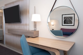 Standard Room, 1 King Bed
