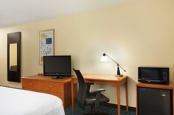 Room, 1 King Bed (Mobility/Hearing Access, Roll-In Shwr)