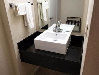 Suite, 1 King Bed, Non Smoking