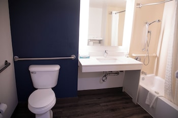 Room, 2 Queen Beds, Accessible, Bathtub (Mobility, Hearing)